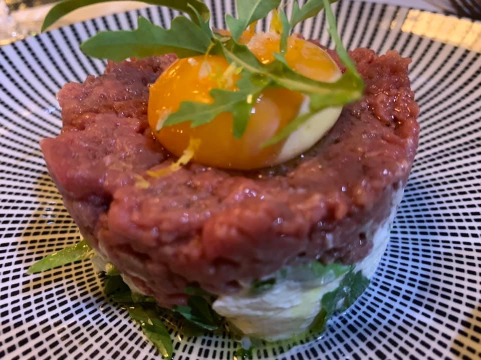Locanda Bruniana - Tartare Simone Fracassi con uovo poche' e stracciata di bufala