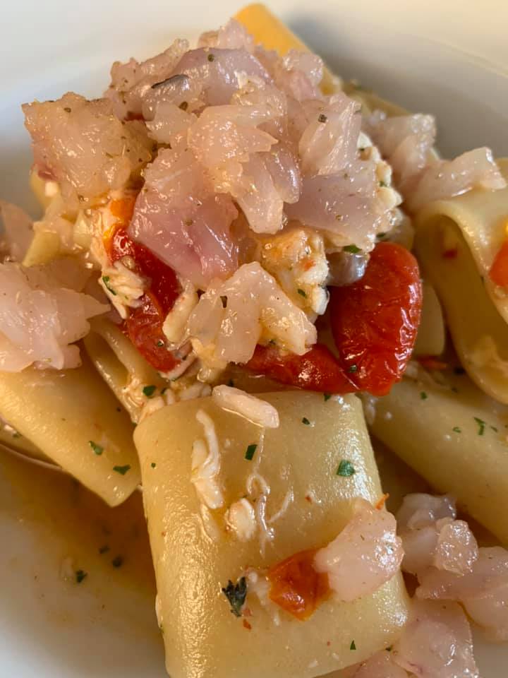 Lungomare Restaurant - mezzi paccheri con dentice cotto e crudo