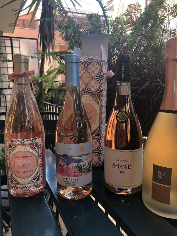 Rosa il vino di Donnafugata e D&G, Friuli Pinot Grigio Ramato Attems, Solante 2019 Rose' DOP di Codice Vino, Spumante Metodo Classico Rose' Brut Dubl di Feudi San Gregorio