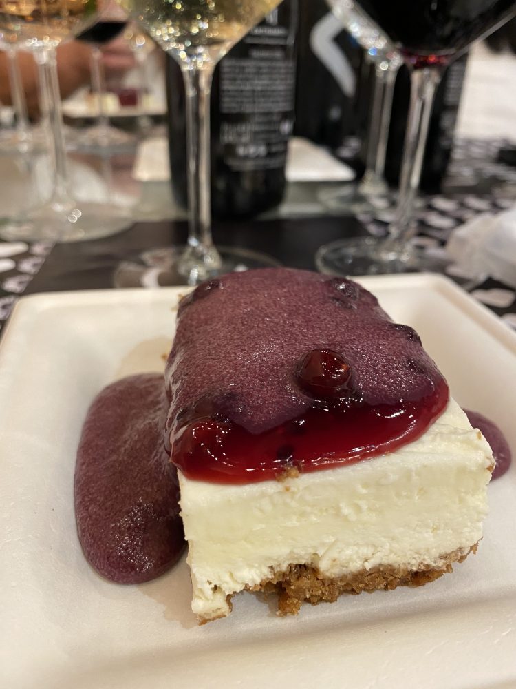 Casa Mito - Cheescake ai frutti rossi e salsa di aglianico della Cantina Mito