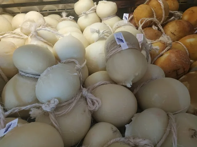 Caseificio Ponte di Legno - le scamorze di bufala