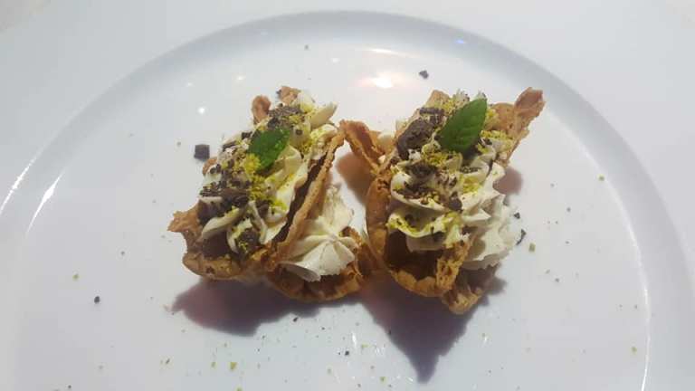 Emozionando, Scomposta di cannolo cioccolato e menta