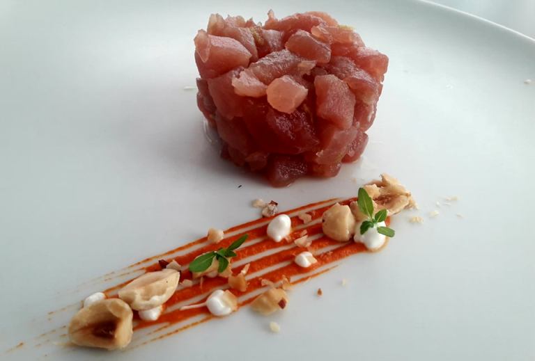 Emozionando, Tartare di tonno con salsa alla nduja nocciole e yogurt