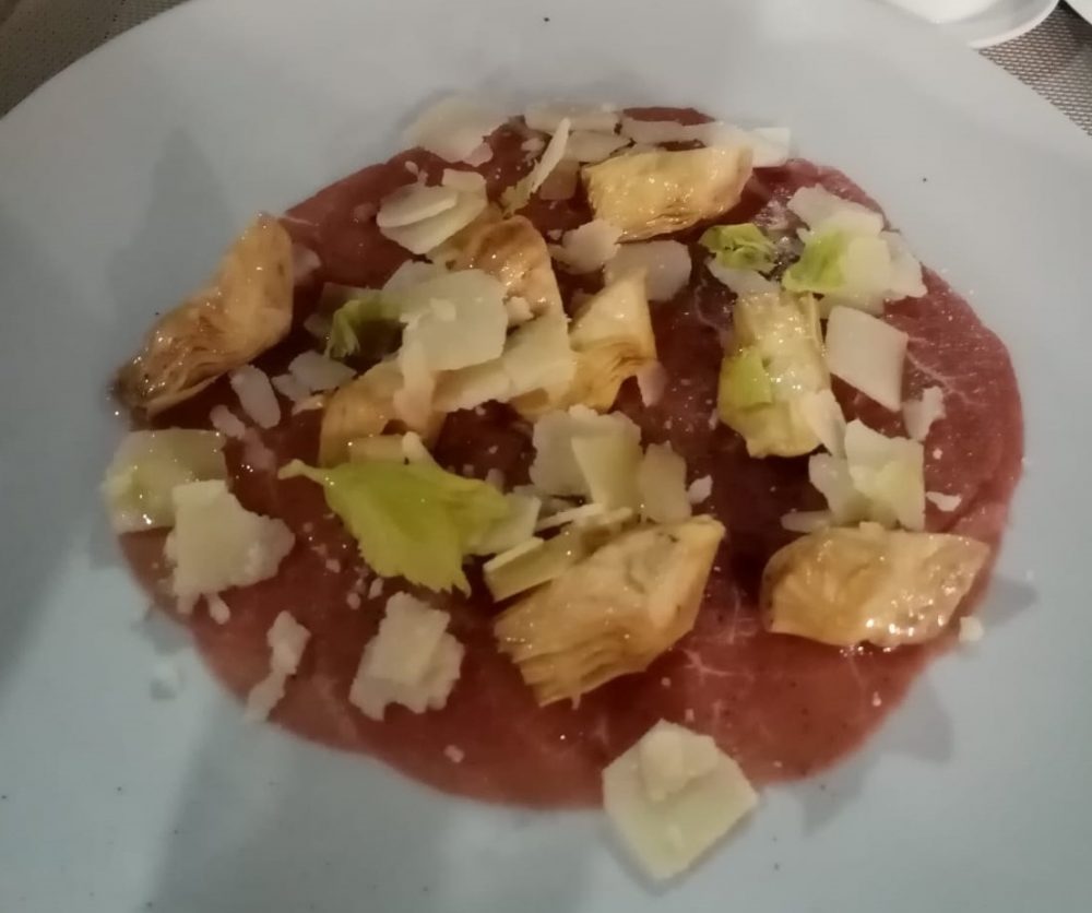 Essenza Bistrot - carpaccio di vitello con carciofi e parmigiano