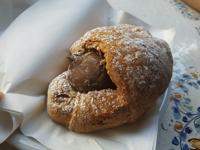 Iudica & Trieste - cornetto al cioccolato