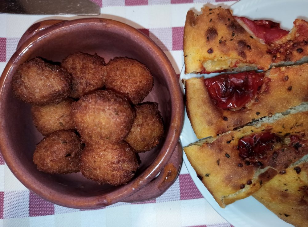 Masseria Aglio Piccolo - Polpette di pane e Focaccia