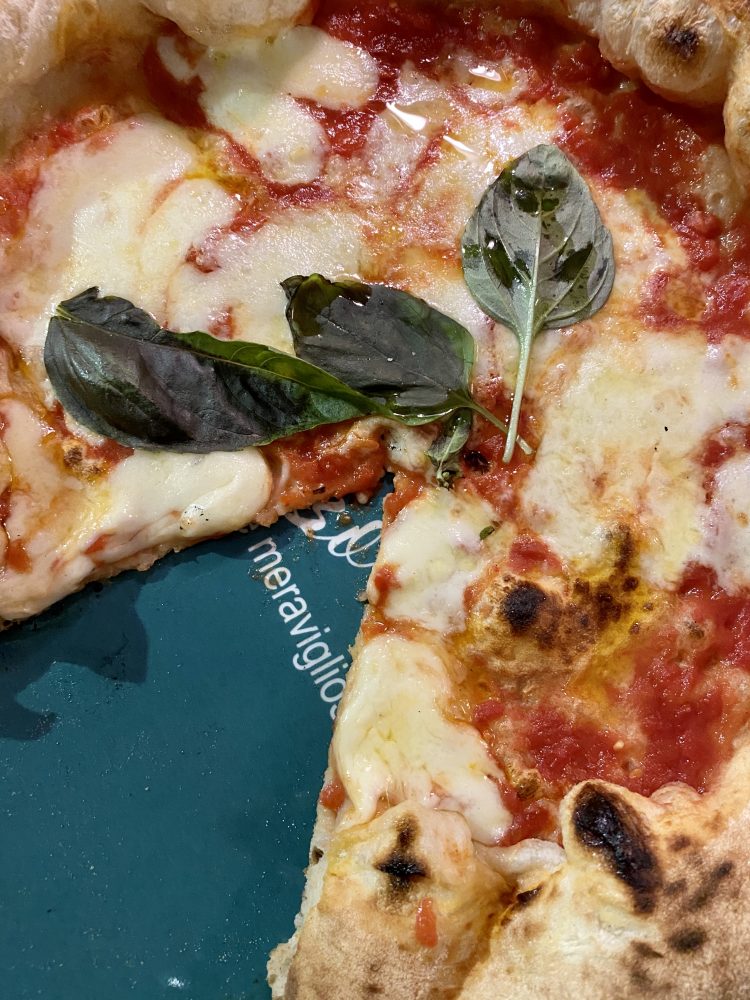 Pizzeria Vincenzo Capuano Pozzuoli - pizza Margherita