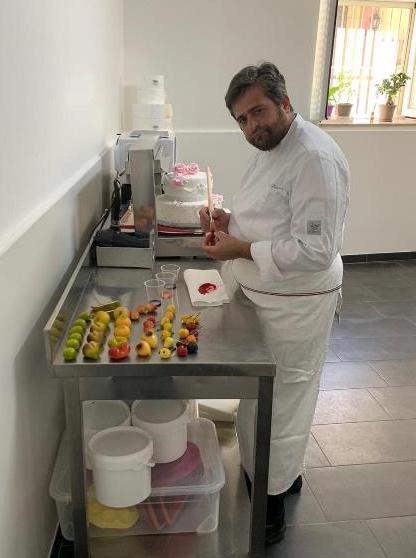 Salvatore Di Paola nel suo laboratorio