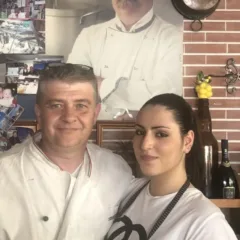 Salvatore e Maria, sotto il ritratto di Giannino