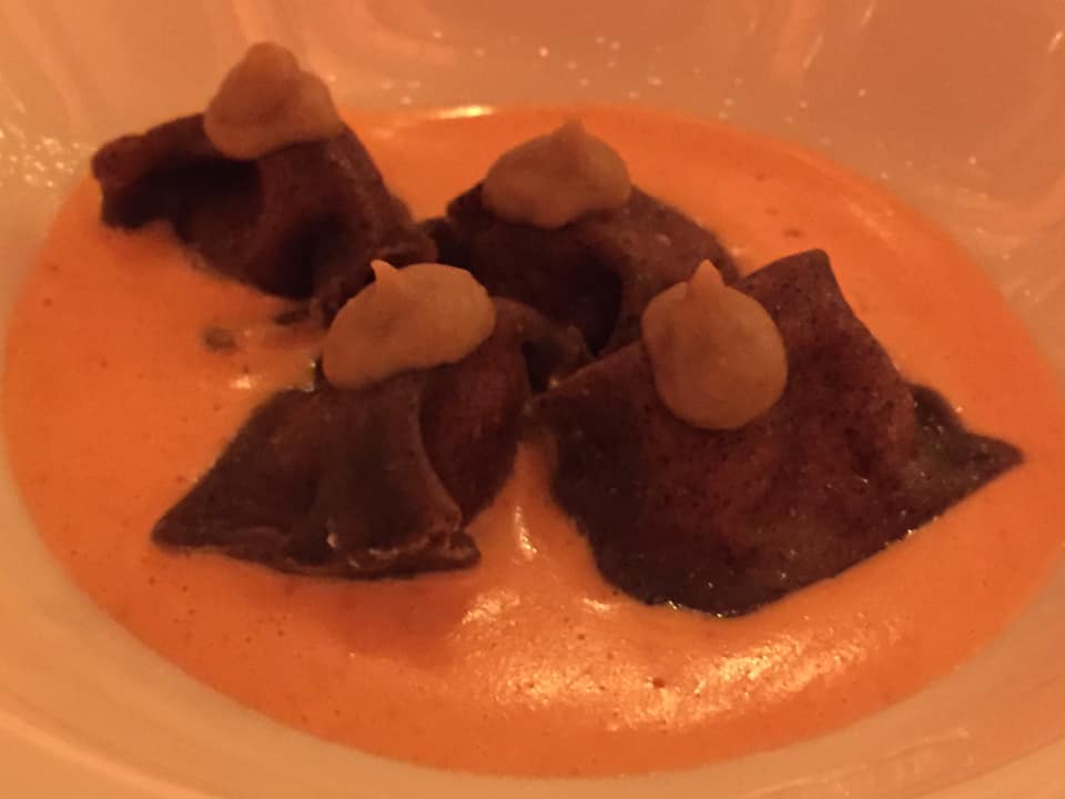 Villa Cimbrone, cena con Emanuele Scarello e Lorenzo Montoro, tortelli con sfoglia al caffè, bufala e crema di ricci