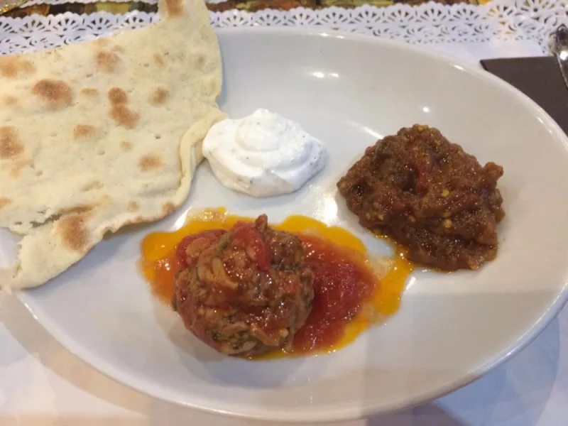 Da Hossein - Antipasto - Kufte - Mirza ghazemi - Mast - focaccia