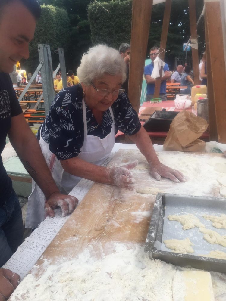 Una gigliettara storica in azione - Brigida