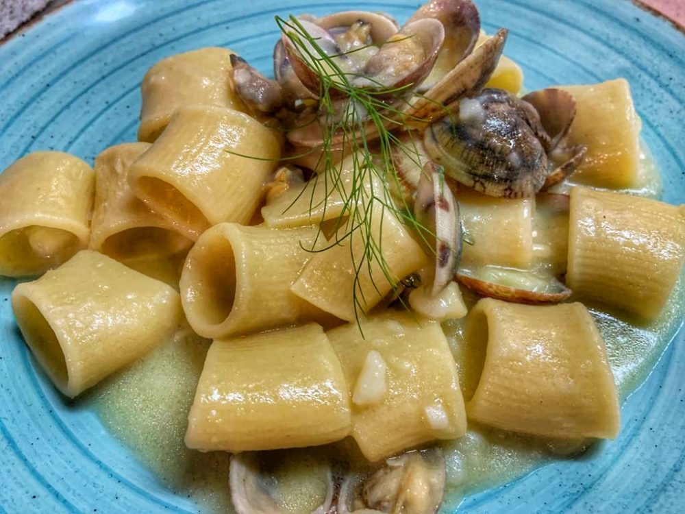 Da Carmelo, mezzi paccheri con vongole e patate