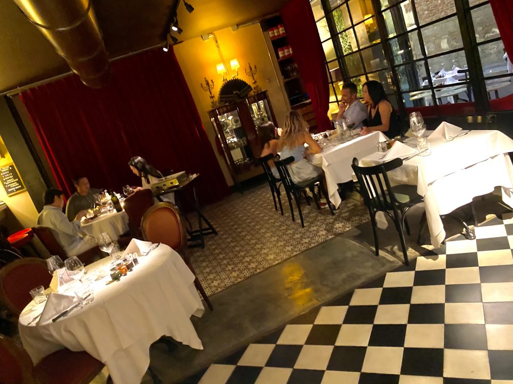 El Portenno, la Sala Grande all’Ingresso