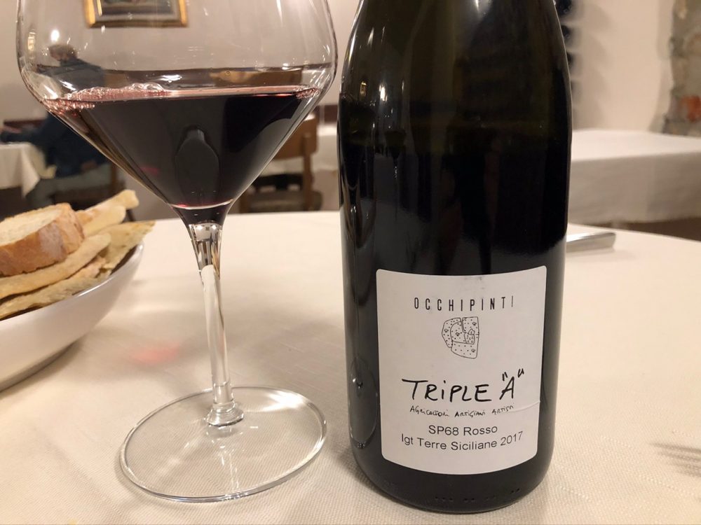 SP68, sul lato B c’e' scritto Triple A, Agricoltori, Artigiani, Artisti, una controetichetta significativa