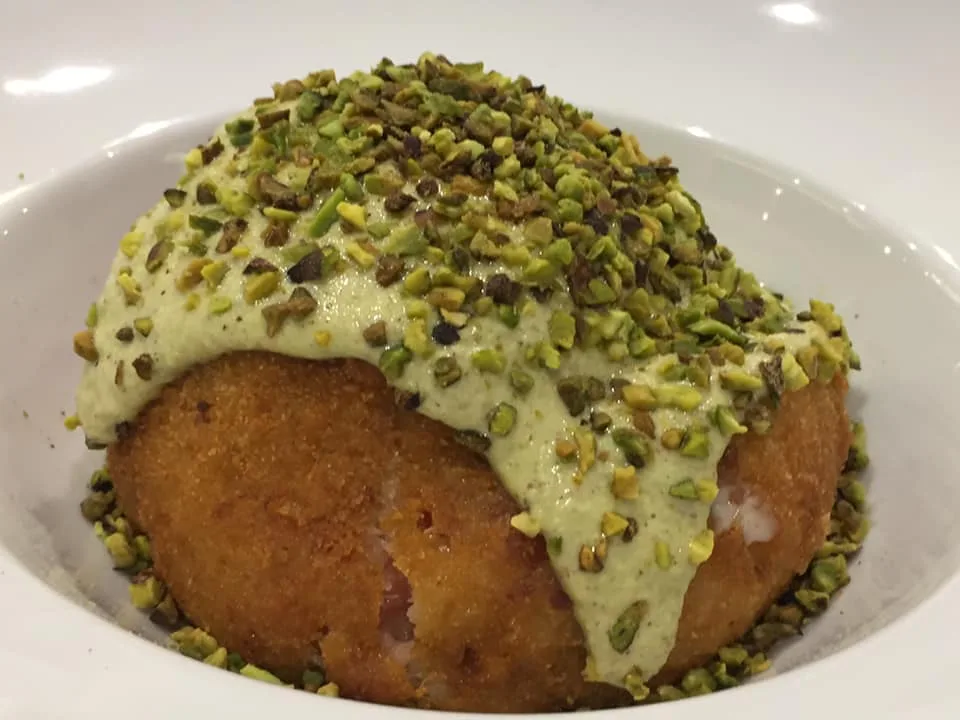 Non Solo Pane a Vallo della Lucania, arancino con mortadella e crema al pistacchio