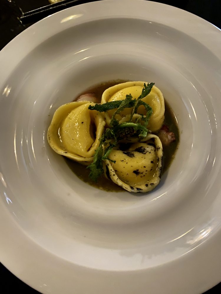 Bushi - Tortelli ripieni di burrata su crema di cime di rapa, polpo e furikake allo yuzu