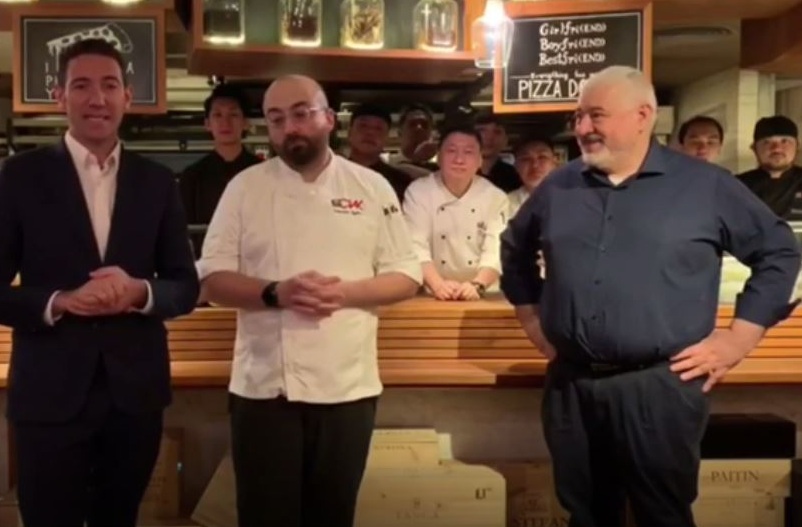 Graziano De Gregorio con gli chef Valentino Ugolini e Umberto Bombana