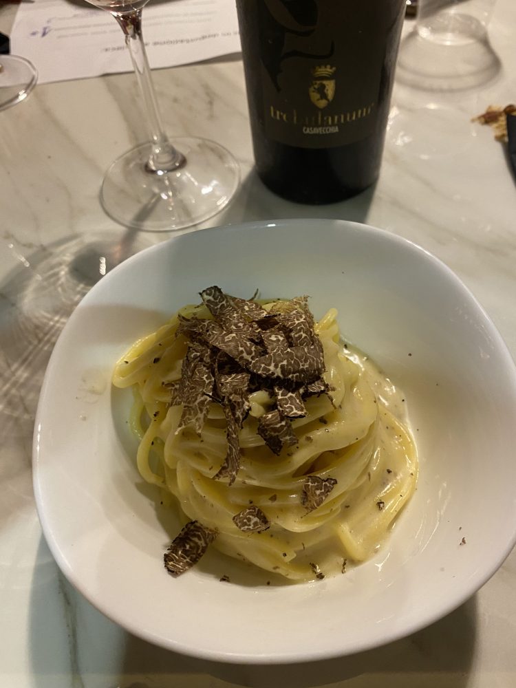 Il Wenge' - Tagliolini con burro danese salato e tartufo scorzone