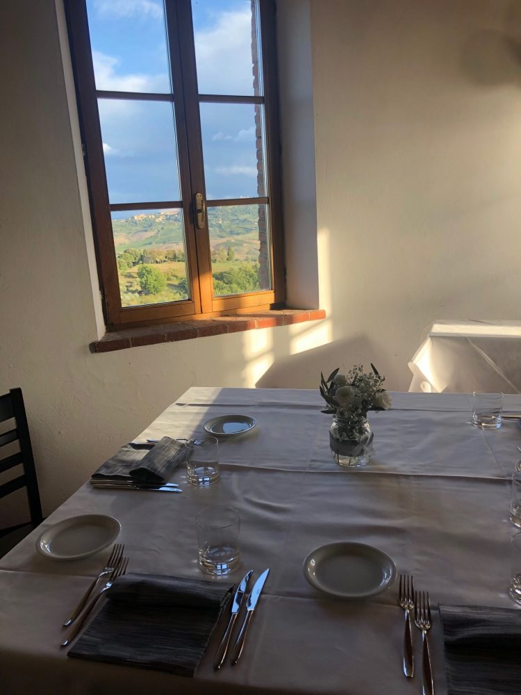 La Chiusa- la sala ristorante si affaccia su Montepulciano