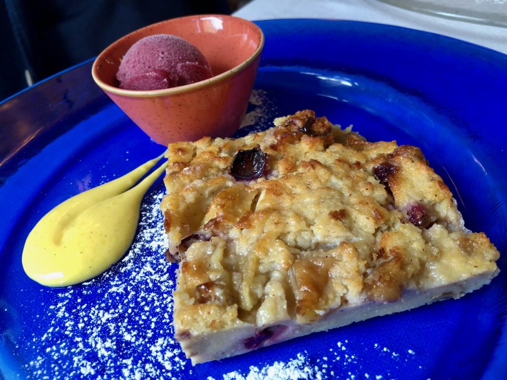 La Maiassa della Trattoria Visconti servita con un sorbetto all’uva americana