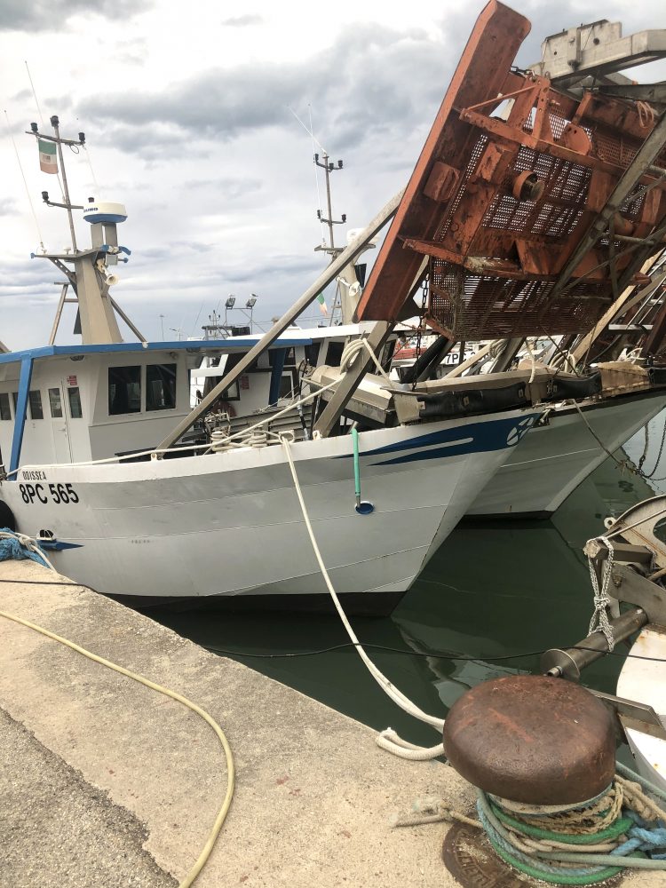 Porto di Giulianova, imbarcazione usata dai vongolari