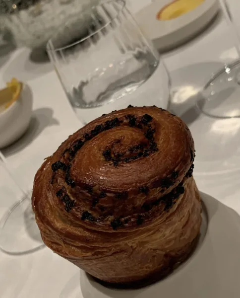 George Restaurant Napoli, pane sfogliato al tartufo