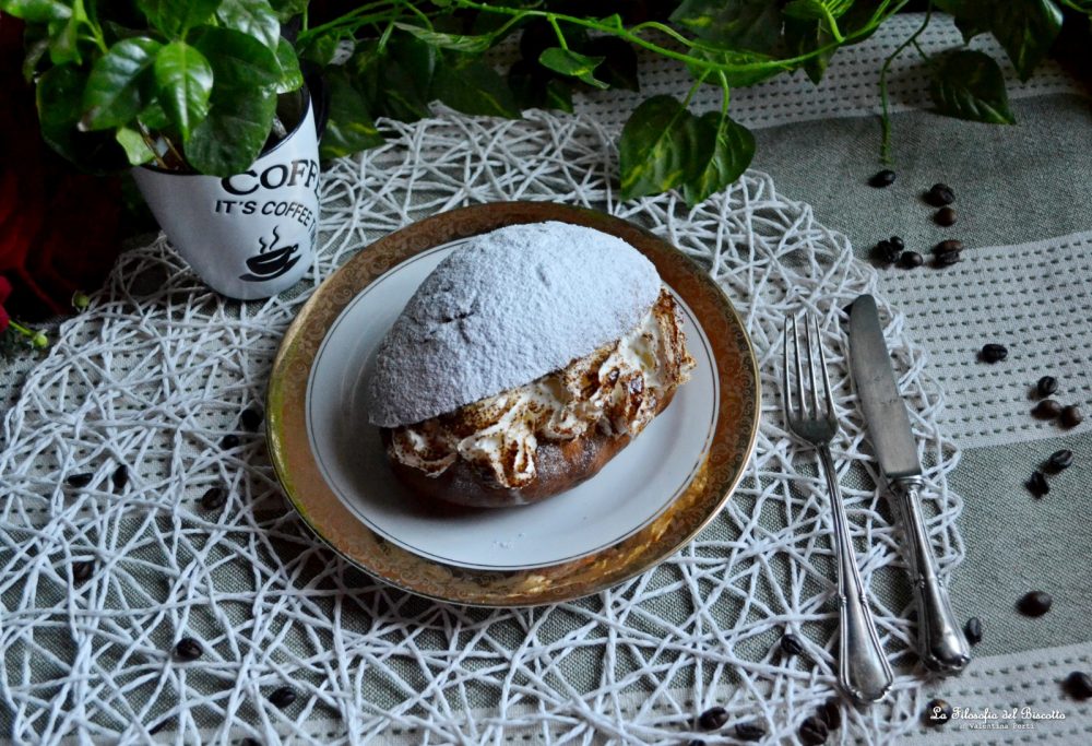 Maritozzo al caffe' con la panna