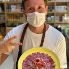 Carmine e piatto di prosciutto