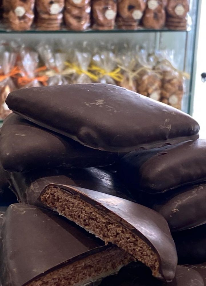MOSTACCIOLI - I mostaccioli ricoperti di cioccolato fondente