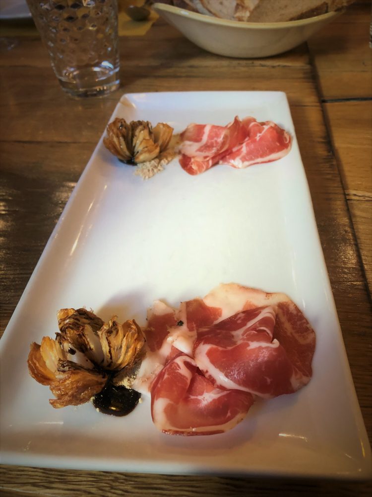 Botteghe Antiche, lampascioni fritti con cotto di fichi e capocollo di Martina Franca