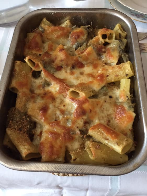 Pasta al gratin con carciofi e caciocavallo