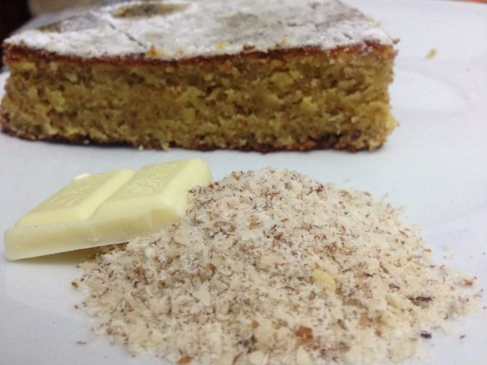 Torta caprese sbagliata con i suoi ingredienti principali