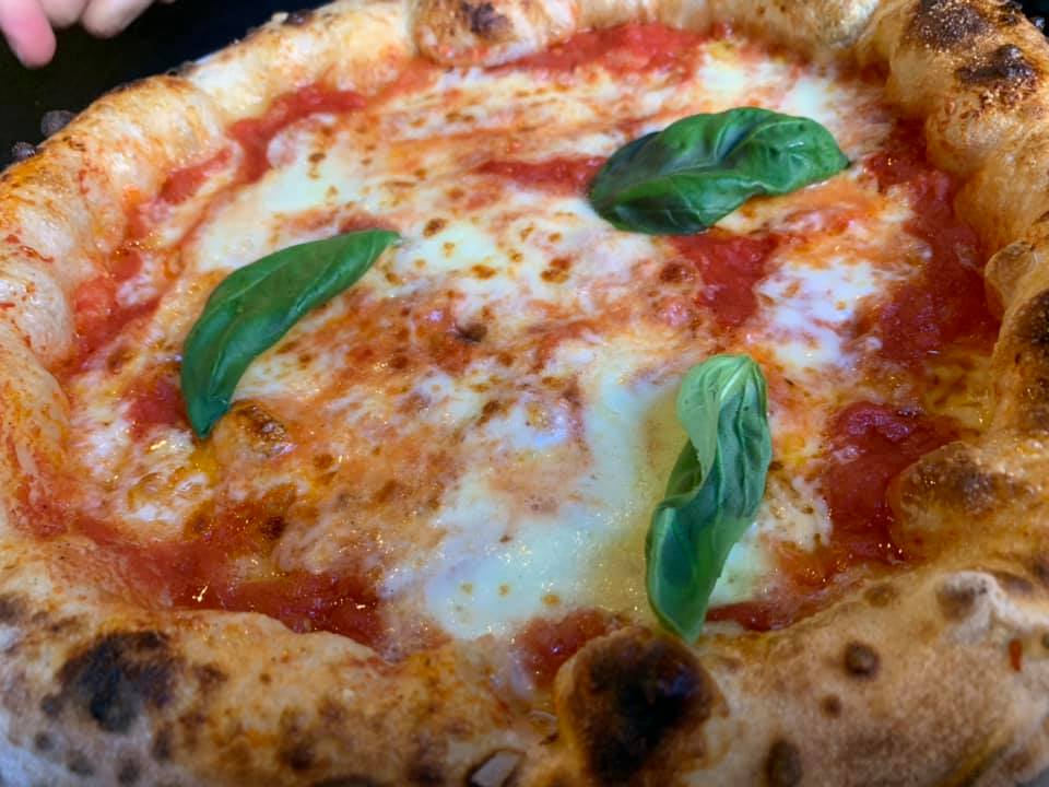 Anema & Pizza Frattamaggiore -Margherita con mozzarella di bufala e parmigiano reggiano