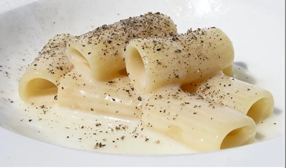 Rigatoni cacio e mirto
