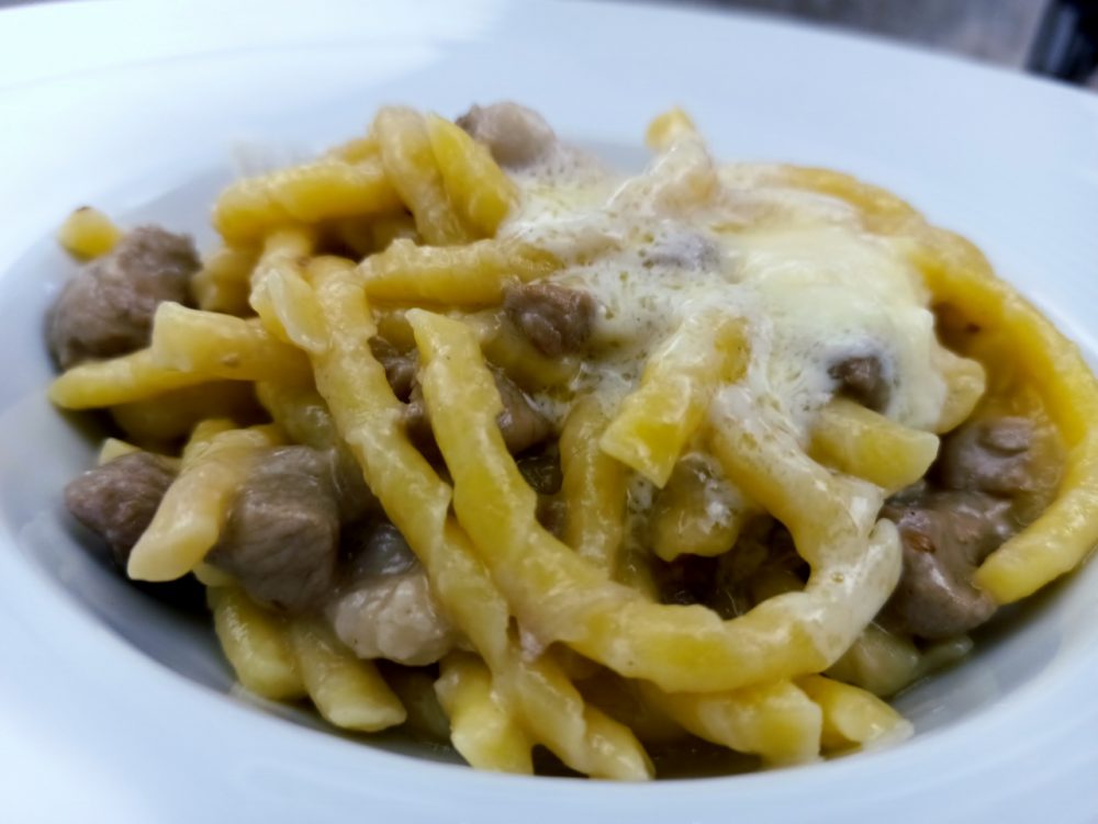 Sapori - Fusilli alla Genovese di maialino nero casertano con fonduta di Caciocavallo di Castelfranco in Miscano