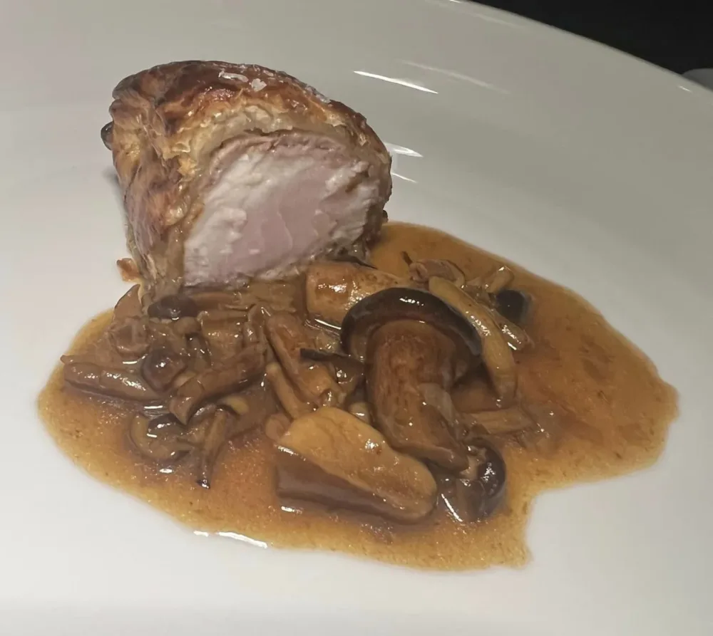 Bluu il mare dentro - Ricciola alla wellington con funghi