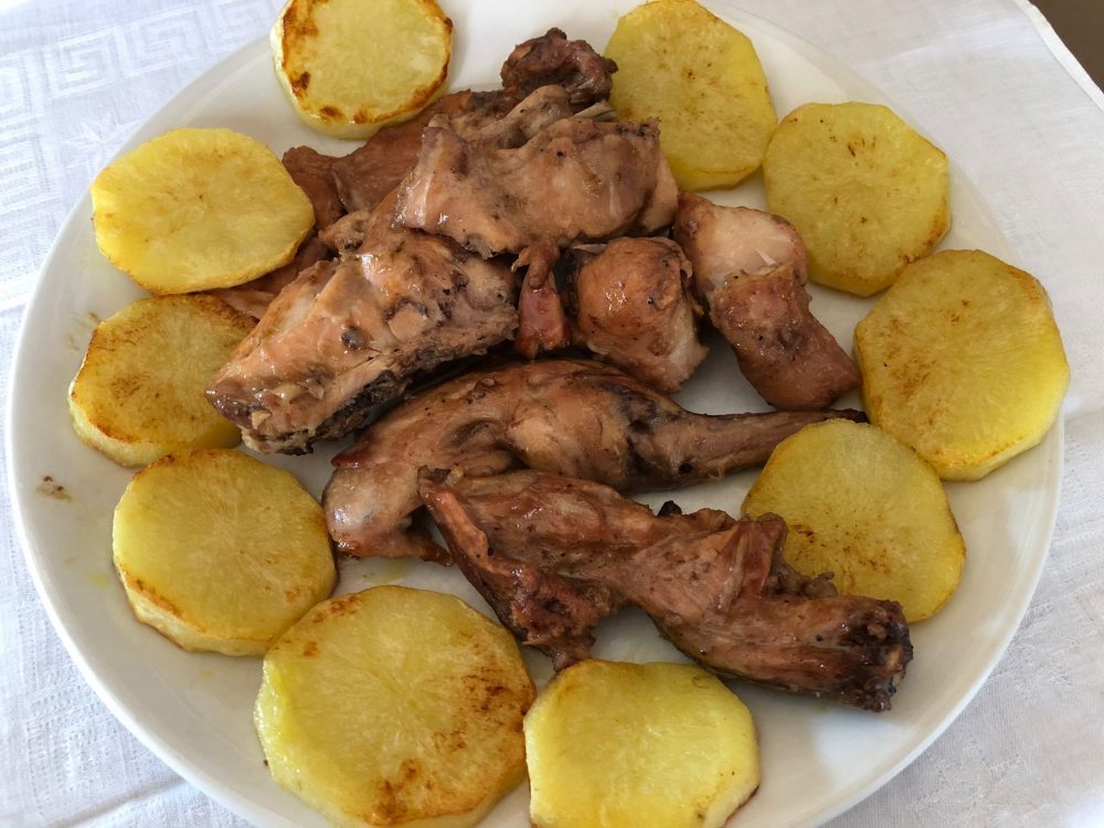 Coniglio arrosto con patate