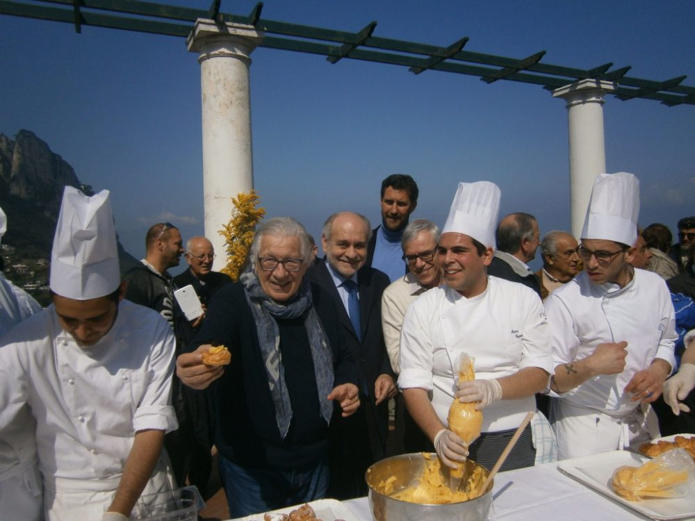 Zeppolata di S. Giuseppe in piazzetta . Capri 2015 Capripress