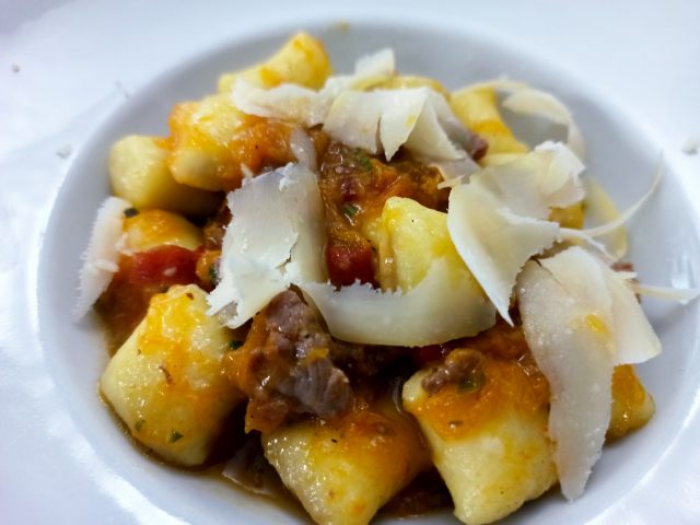 Il Burbero - Gli Gnocchi ripieni di Porcini con Zucca, Salsiccia e peperone crusco