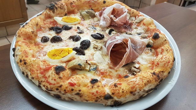 La Gatta Mangiona