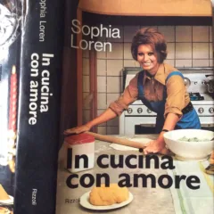 La copertina del libro di ricette di Sofia Loren
