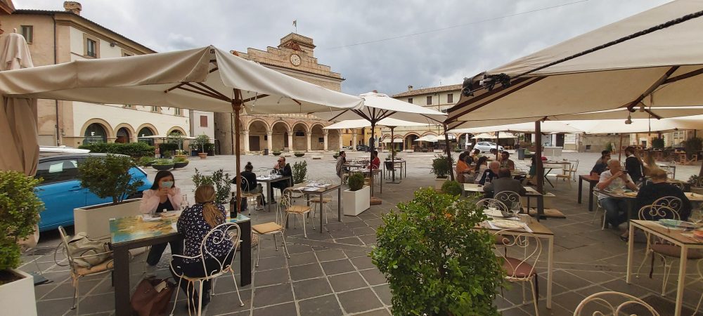 L’Alchimista – la piazza e gli ospiti