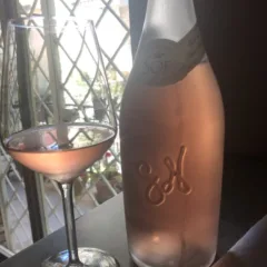 Sof - color rosa pastello ramato da uve Syrah e Cabernet Franc