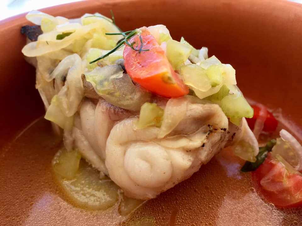 Hotel Saline Palinuro, pescato in guazzetto di cipollotti, pomodorini e olio al basilico