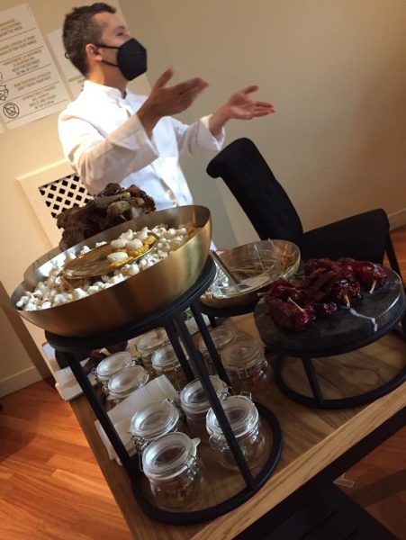 Ristorante Tre Olivi, lo chef presenta il carrello dei vegetali