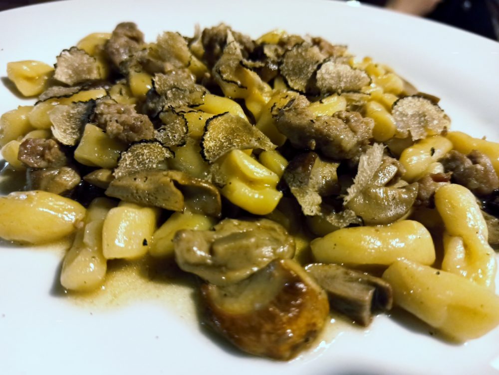 Alle Falde del Taburno- I Cavatelli artigianali con Porcini, Salsiccia paesana e Tartufo fresco