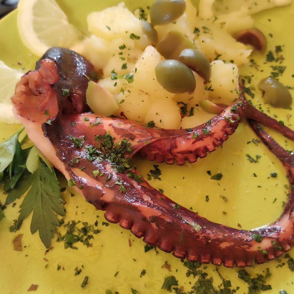 ‘A Taverna d’è Zoccole - Insalata di polpo verace con patate e limone di Amalfi