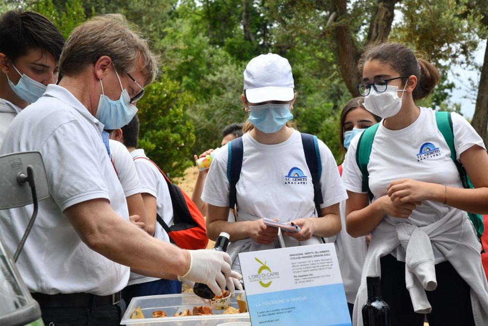 Olio Oro di Capri degustazione con giovani studenti