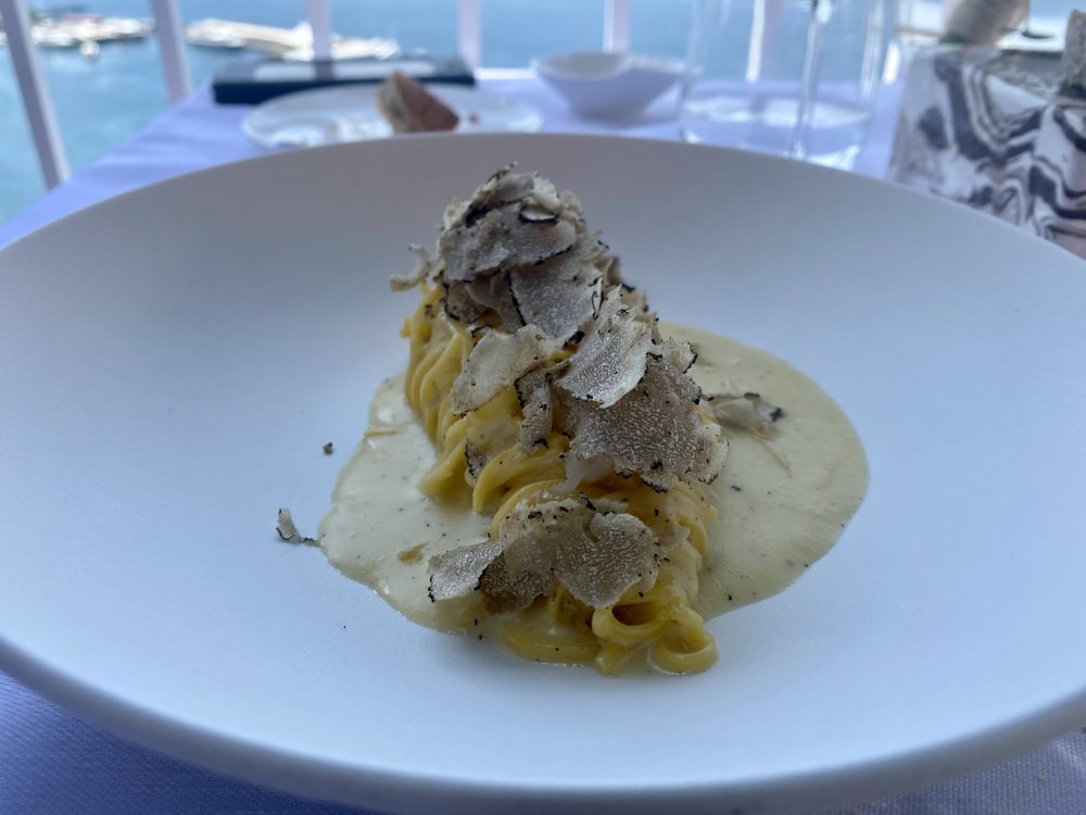 Ristorante Lorelei - Tagliolini granod duro al tartufo nero e crudo di scampi